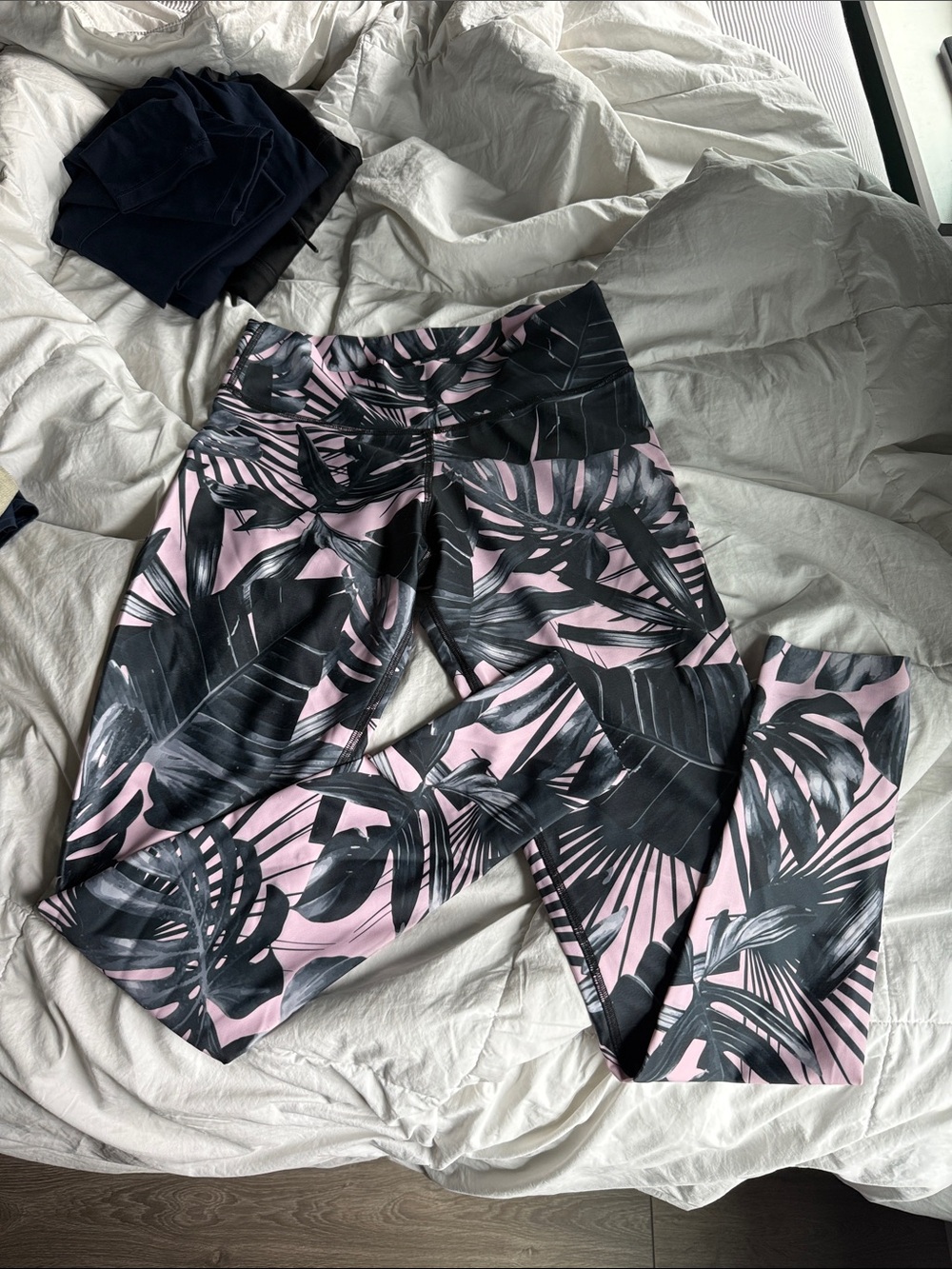 Jiva Shop Pink & Black Tropical Leggings